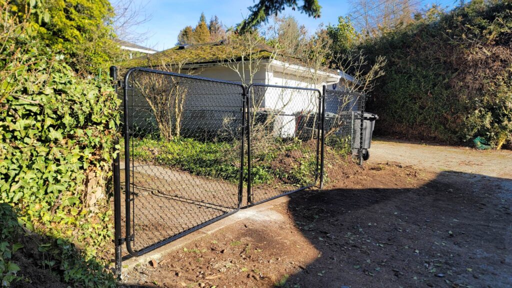 Chainlink fence and gate installation in Vancouver, BC